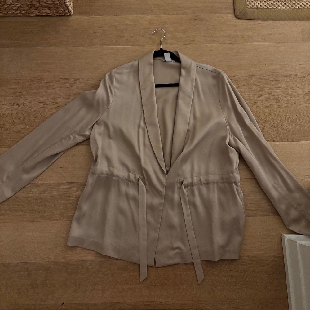 Khaki blazer tie waste